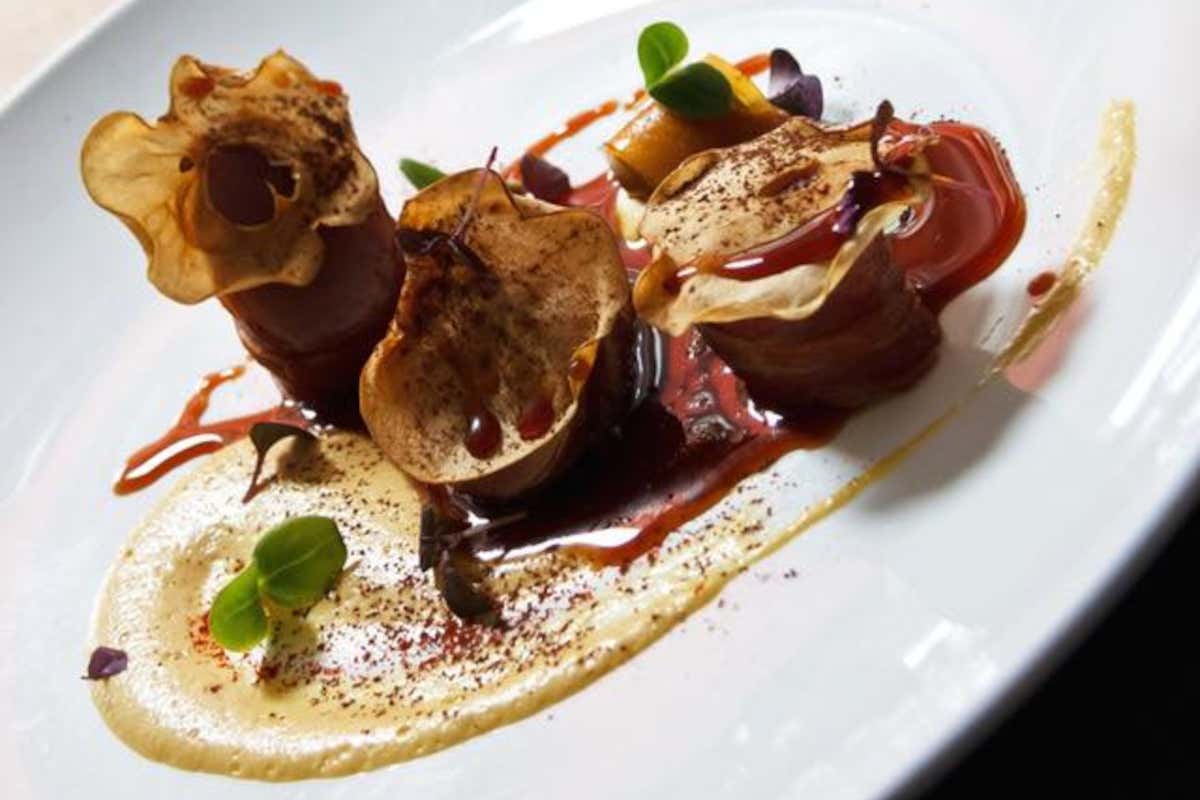 Misha Sukyas: «Basta teatrini e ristoranti fighetti, cucino dove non servono maschere»