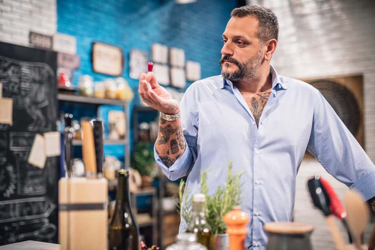 Misha Sukyas: «Basta teatrini e ristoranti fighetti, cucino dove non servono maschere»