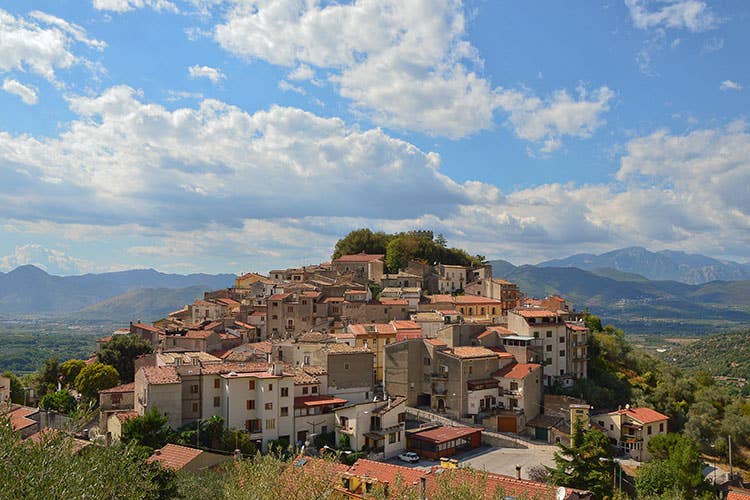 Una panoramica su Monteroduni, comune nel Molise - A spasso per L’Italia Il Molise, tra cinema e piatti tipici