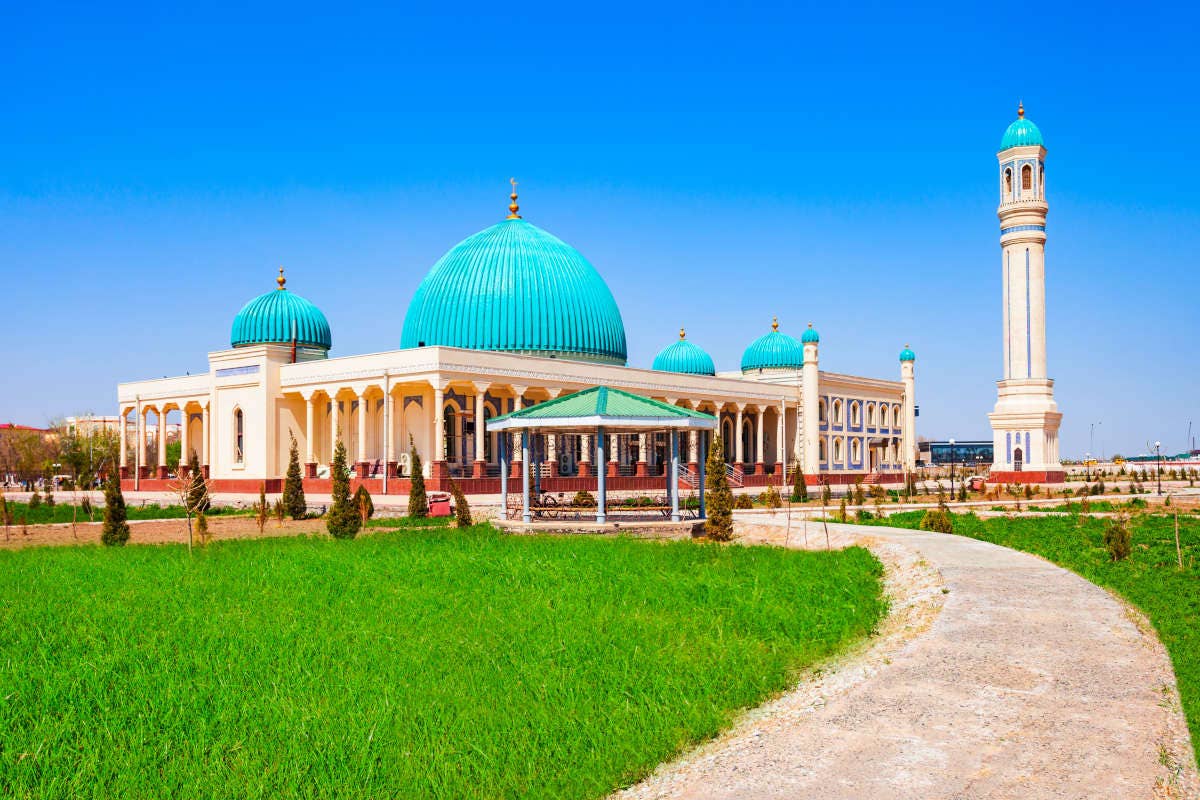 Uzbekistan: colori, mercati e incroci di culture diverse tra spezie, frutta e vino