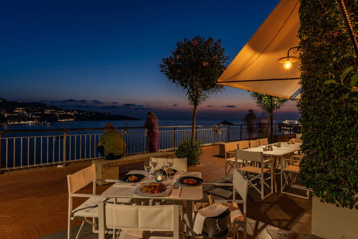Hotel Mediterraneo: l'offerta gastronomica si amplia con Terrazza Mediterranea Hotel Mediterraneo: l'offerta gastronomica si amplia con Terrazza Mediterranea