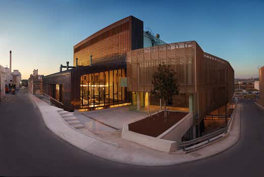 Facciata birrificio Farsons Brewery Facciata birrificio Farsons Brewery