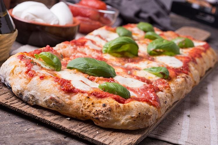 Nuove tendenze, pizza in pala e impasti ad alta idratazione Italia a