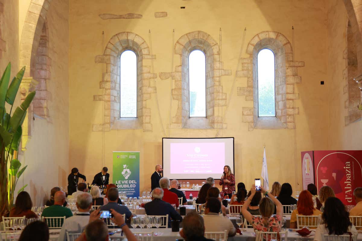 Tra fede, storia e calici millenari, il vino monastico conquista Fossanova Tra fede, storia e calici millenari, il vino monastico conquista Fossanova