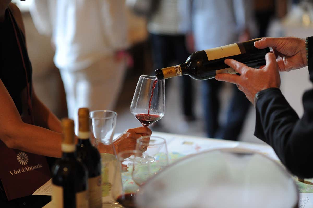 Tra fede, storia e calici millenari, il vino monastico conquista Fossanova Tra fede, storia e calici millenari, il vino monastico conquista Fossanova