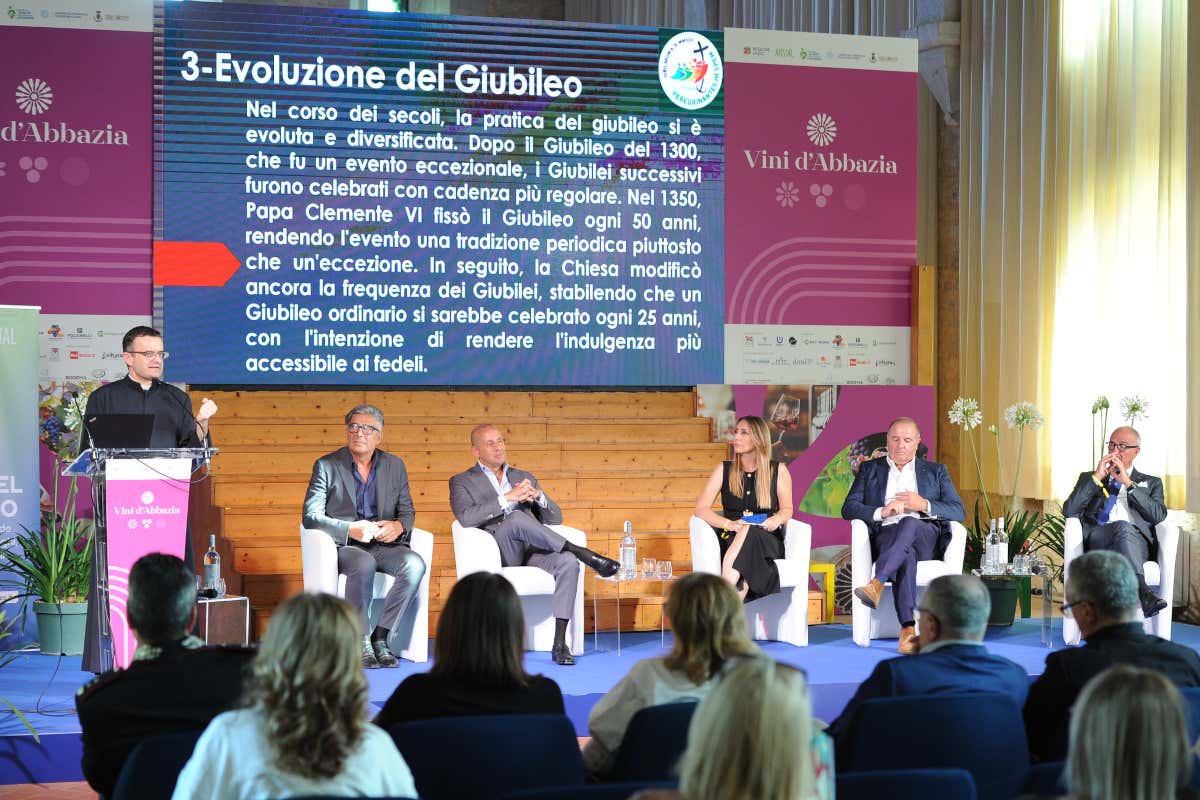 Tra fede, storia e calici millenari, il vino monastico conquista Fossanova Tra fede, storia e calici millenari, il vino monastico conquista Fossanova