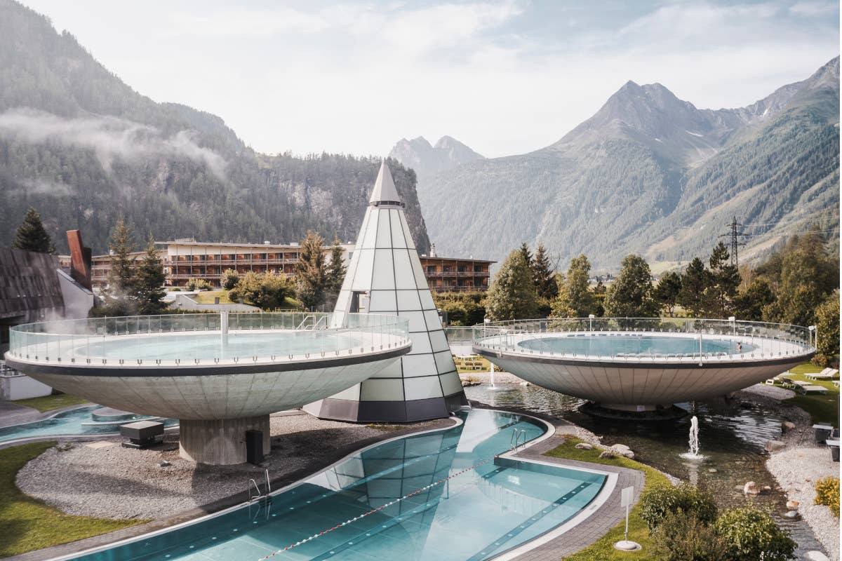 Fuga alle terme? All'Aqua Dome tra piscine futuristiche e caccia ai mirtilli rossi