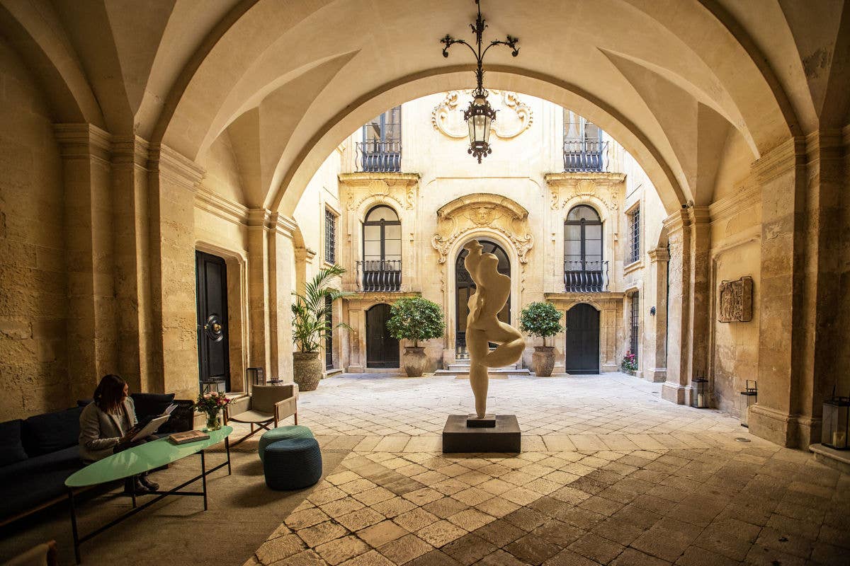 A Palazzo Bozzi Corso l'Aperitivo dello chef si gusta in giardino