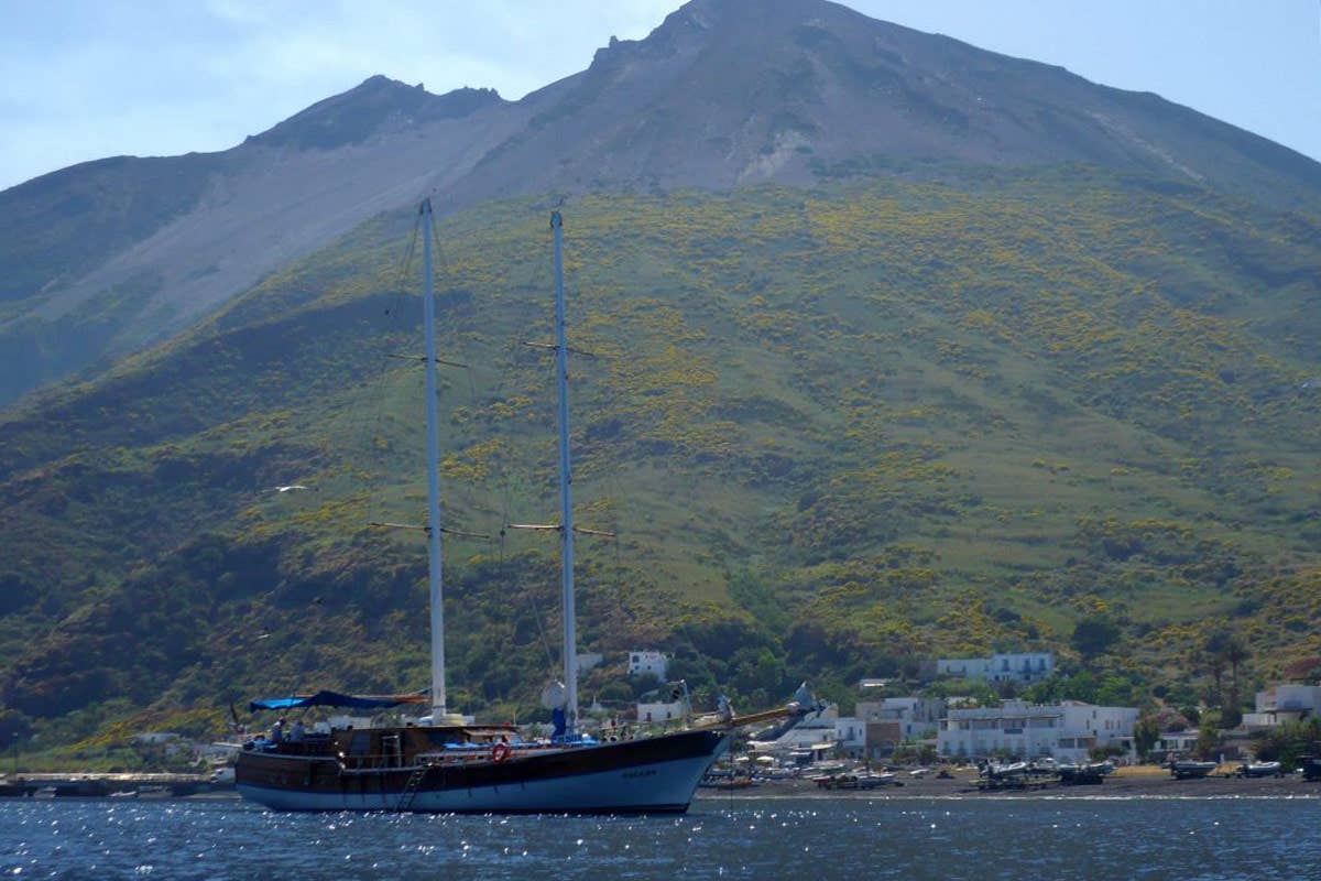 Stromboli Con il Caicco Pallas da Tropea alla scoperta delle Isole Eolie