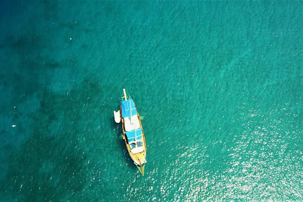 Con il Caicco Pallas da Tropea alla scoperta delle Isole Eolie