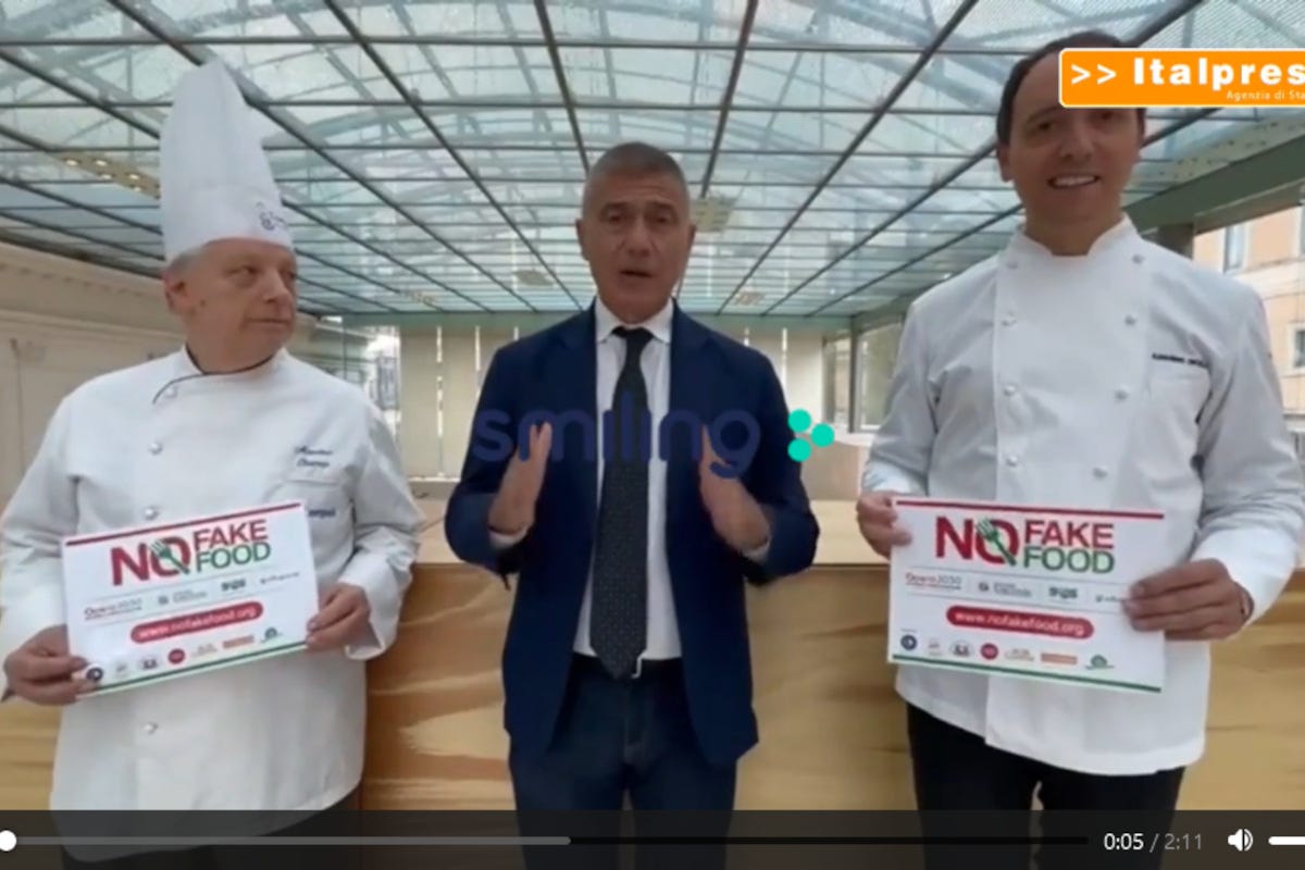 Angelo Musolino, Alfonso Pecoraro Scanio e Alessandro Circiello Pecoraro Scanio con i cuochi e pasticceri per dire no al fake food