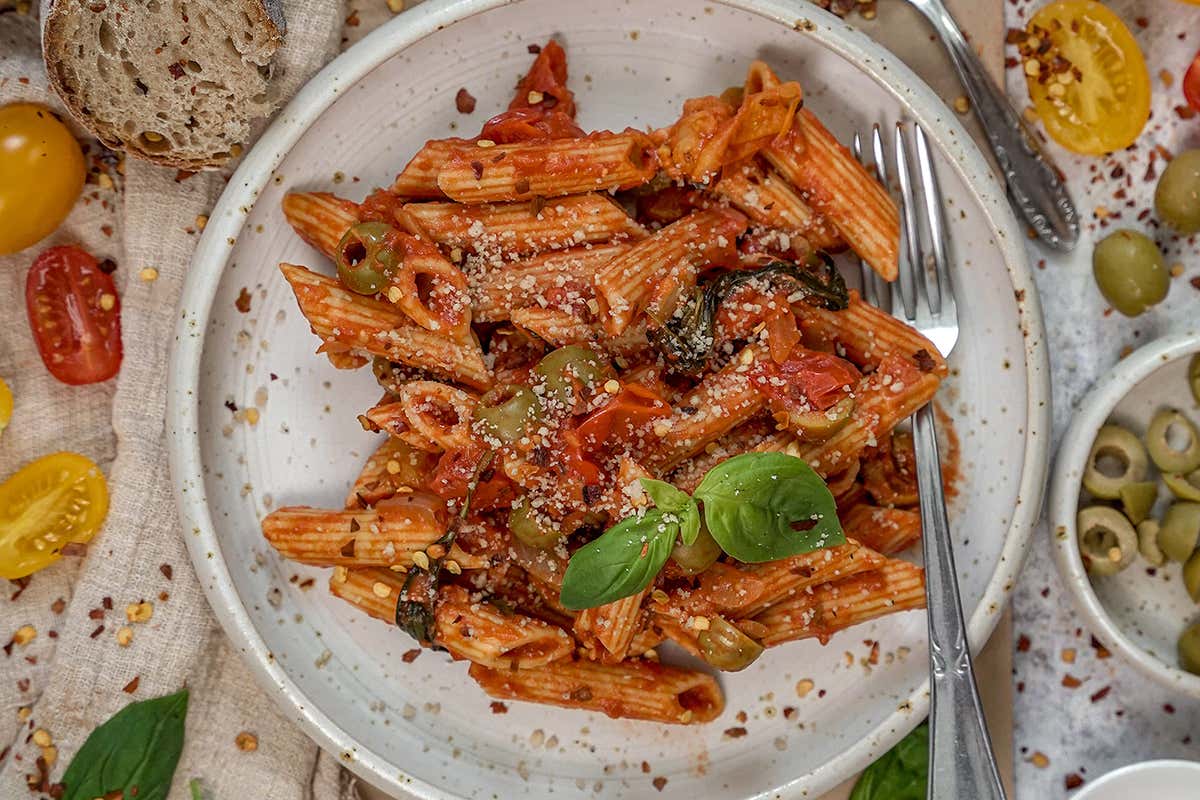 Penne di farro Monococco alla Puttanesca. Foto: Elena Mazzetto-Semi di Elena Primi di Natale: 4 ricette social con la pasta Sgambaro