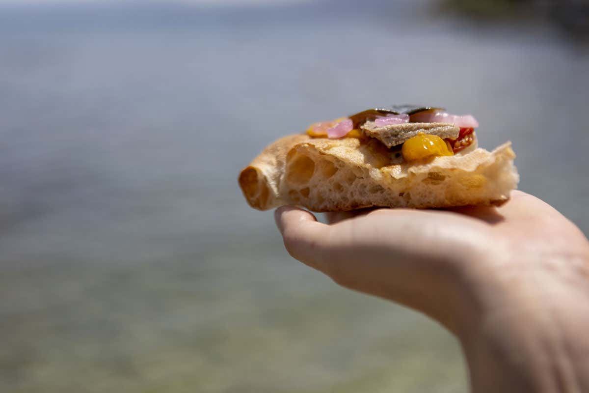 I cinque cibi più amati dagli italiani in spiaggia durante l'estate