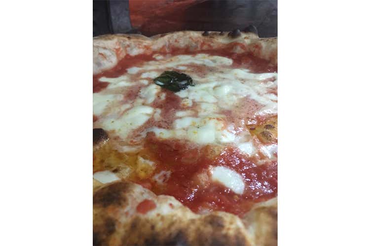 Pizzeria Sorbillo spegne dieci candeline Il forno in mano a Vincenzo Iannucci