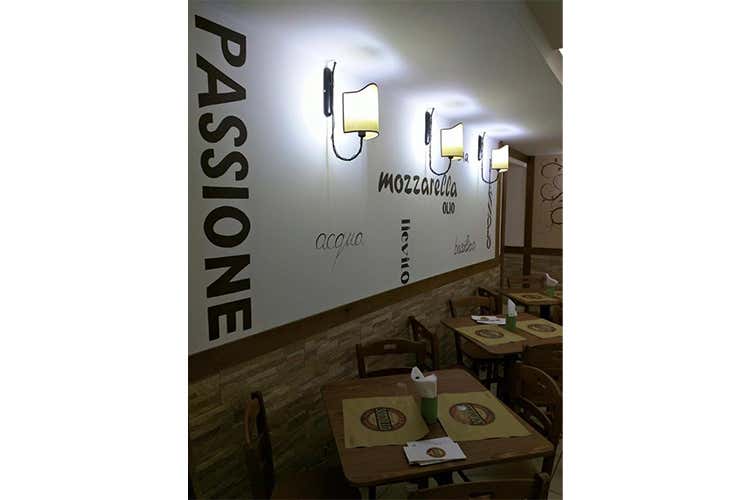 Pizzeria Sorbillo spegne dieci candeline Il forno in mano a Vincenzo Iannucci