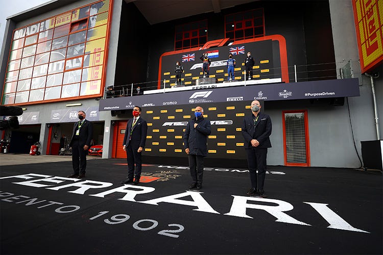 Il podio targato Ferrari del Gran Premio Pirelli del Made in Italy e dell'Emilia-Romagna Ferrari sul podio di Formula 1 I vincitori stappano a Imola