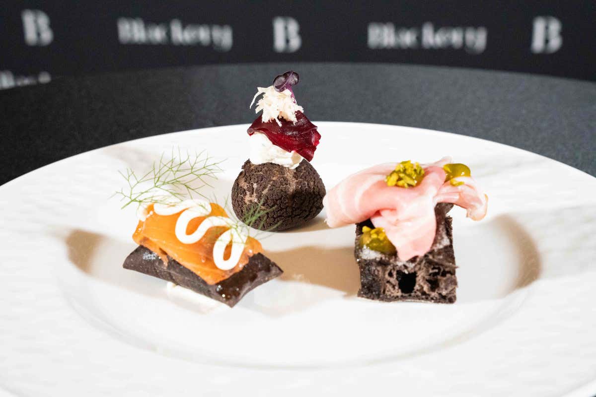 Quando l'arte bianca si fa...nera: il cacao entra in pizza, pasta e lievitati Quando l'arte bianca si fa...nera: il cacao entra in pizza, pasta e lievitati