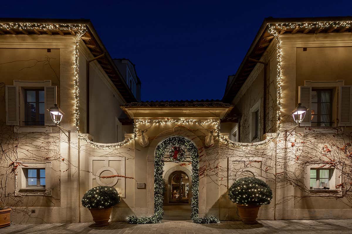 I migliori allestimenti natalizi 2025 degli hotel: Castiglion del Bosco