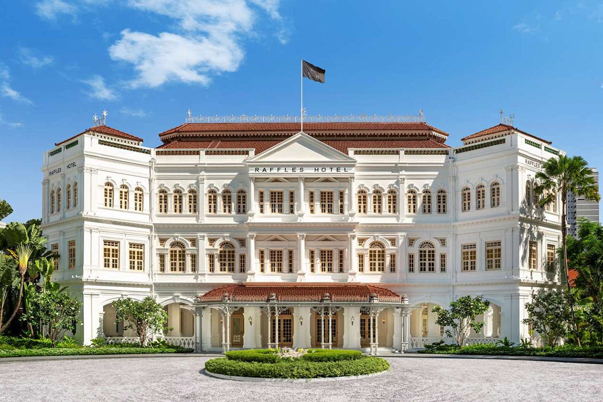 Il Raffles Hotel è un hotel di lusso in stile coloniale a Singapore. Foto: Raffles Hotel Singapore Il tocco italiano di Alain Ducasse Raffles Hotel di Singapore
