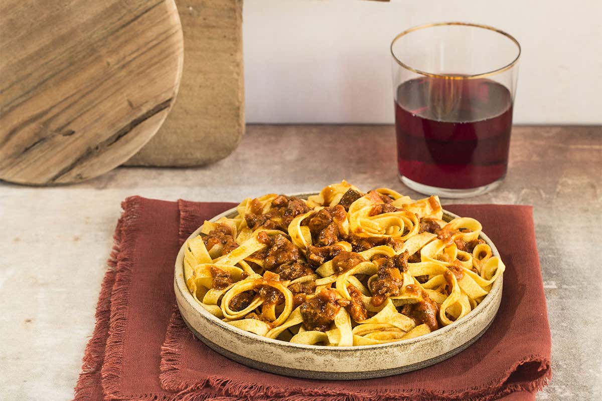 Tagliatelle alla Bolognese con il rag&ugrave; 100% vegetale BologNew!, rag&ugrave; fresco vegetariano Da Rana una ricetta originale