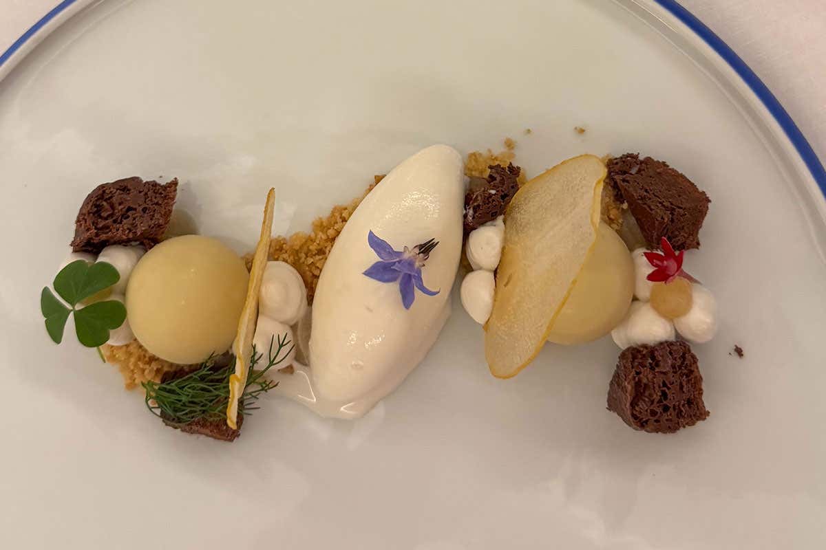 Condivisione, gusto e materia: la cucina in movimento di Rinaldi al Sottovoce Condivisione, gusto e materia: la cucina in movimento di Rinaldi al Sottovoce