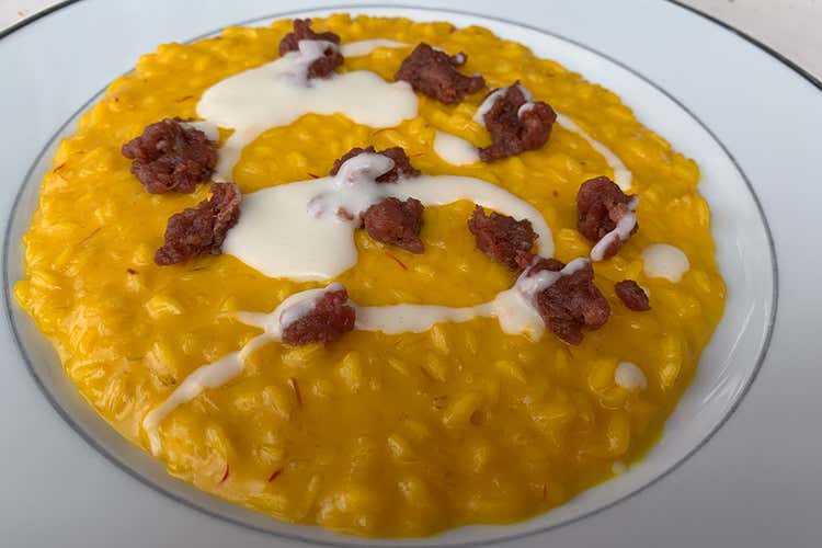 Risotto alla milanese, crudo di salsiccia di Bra, fonduta di provola La rinascita di Tenuta Casenuove Nuovo impulso nel Chianti Classico