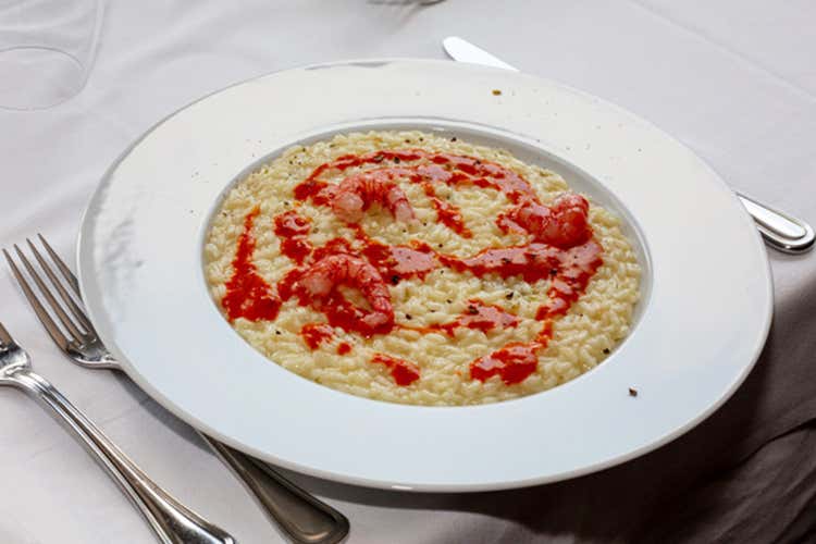 Risotto ai capperi di Pantelleria, bisque alla ’nduja, gamberi rossi di Mazara del Vallo e pepe di Sichuan Risotto ai capperi di Pantelleria, bisque alla ’nduja, gamberi rossi di Mazara del Vallo e pepe di Sichuan