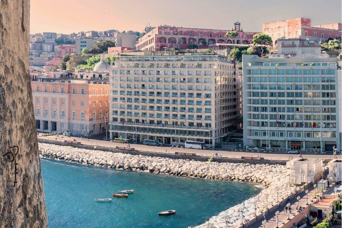 A Napoli si mangia... “Otto metri sul livello del mare”