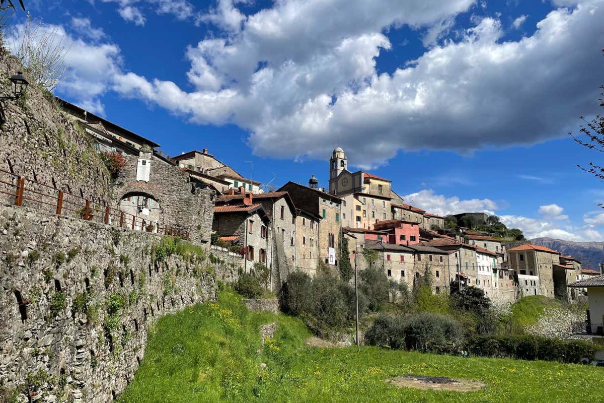 Da La Spezia verso l'appenino apuano: tra mare, borghi incantati e tesori nascosti