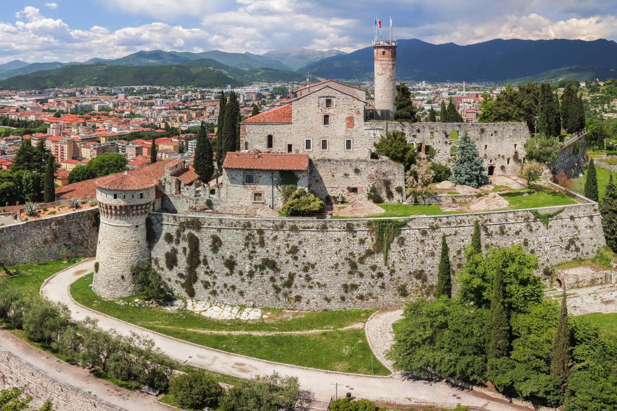 Brescia accende i motori con la Mille Miglia e accelera tra gusto e cultura Brescia accende i motori con la Mille Miglia e accelera tra gusto e cultura