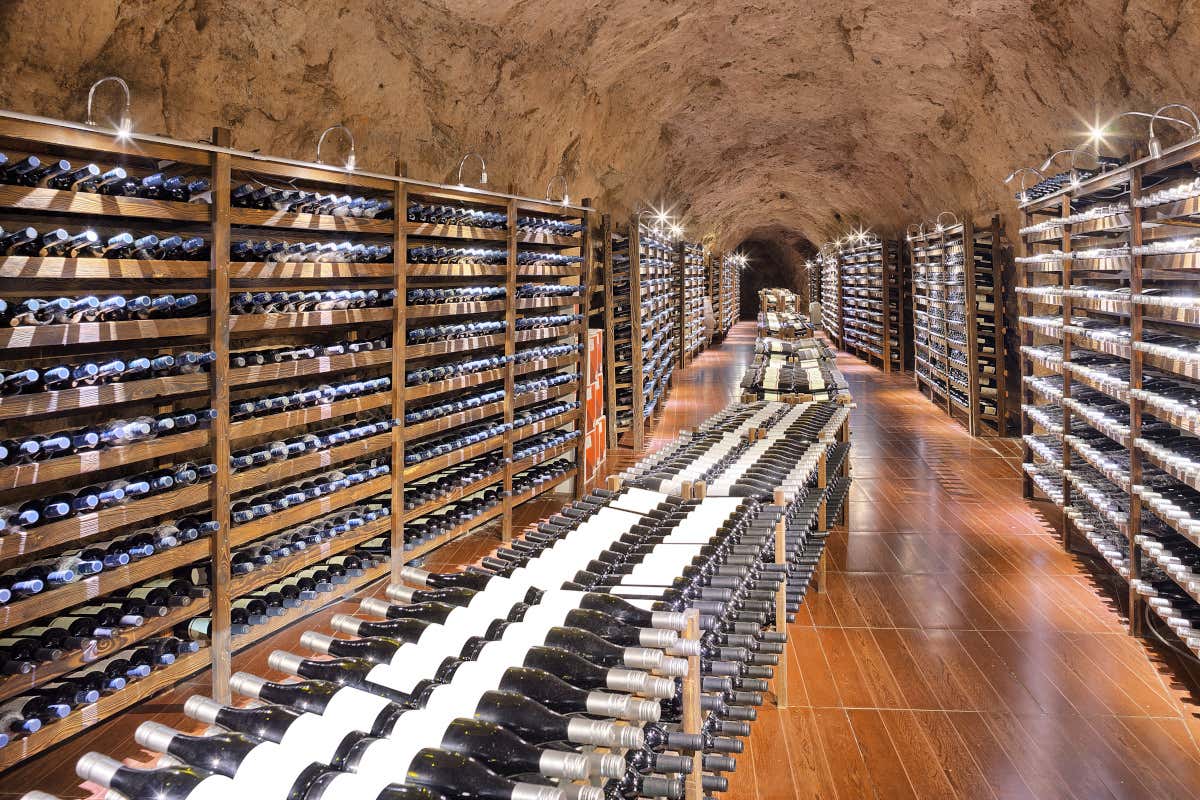 Vinitaly, la tempesta perfetta che scuote il mondo del vino: tra dazi, errori passati e nuove opportunità