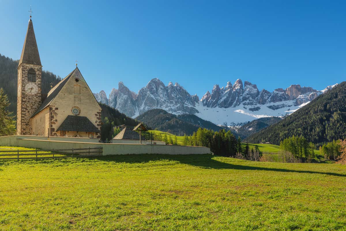 Val di Funes, dove trascorrere una vacanza green al cospetto delle Odle Val di Funes, dove trascorrere una vacanza green al cospetto delle Odle