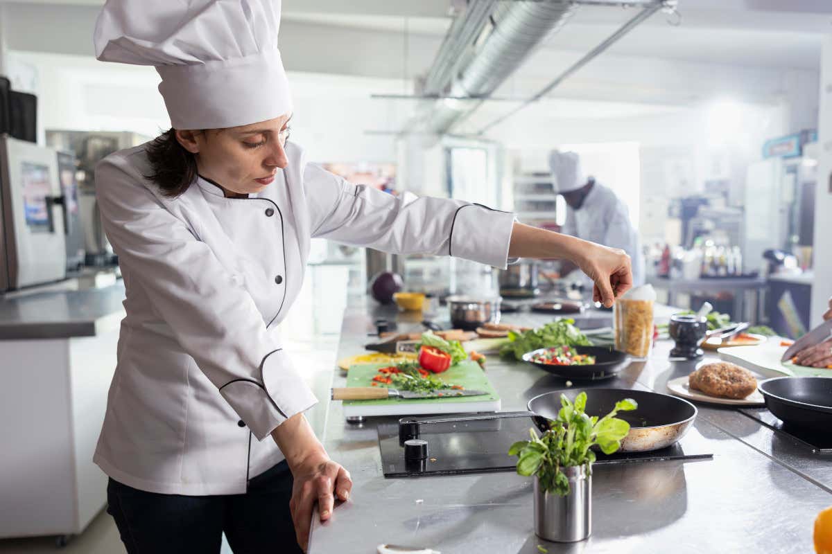 Noma: da mito stellato ad emblema di abusi. Serve il rispetto, paga giusta e protezione da violenze