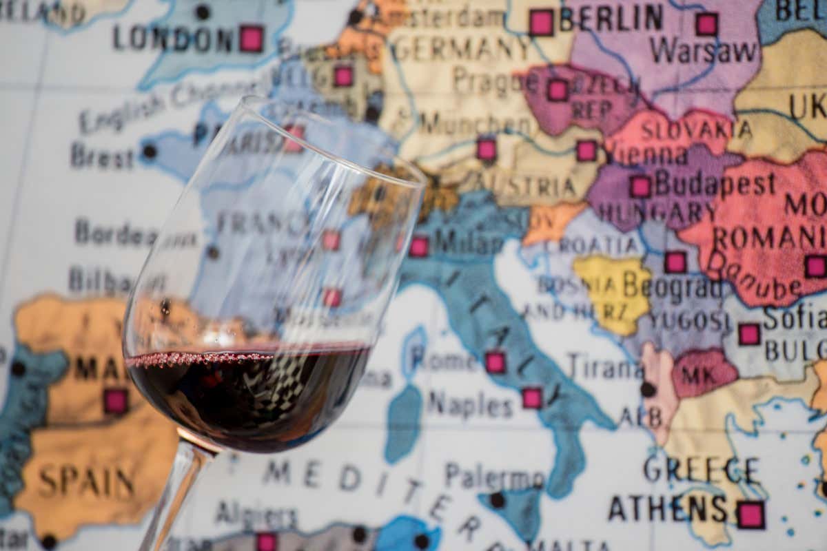 Vino, il calo è irreversibile? La mappa Ue che riscrive dove (e come) vendere Vino, il calo è irreversibile? La mappa Ue che riscrive dove (e come) vendere