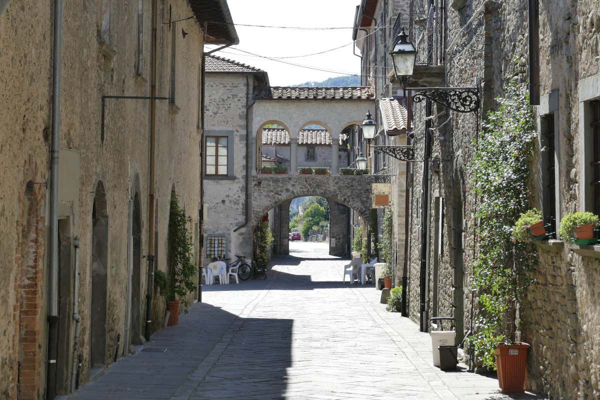 Da La Spezia verso l'appenino apuano: tra mare, borghi incantati e tesori nascosti