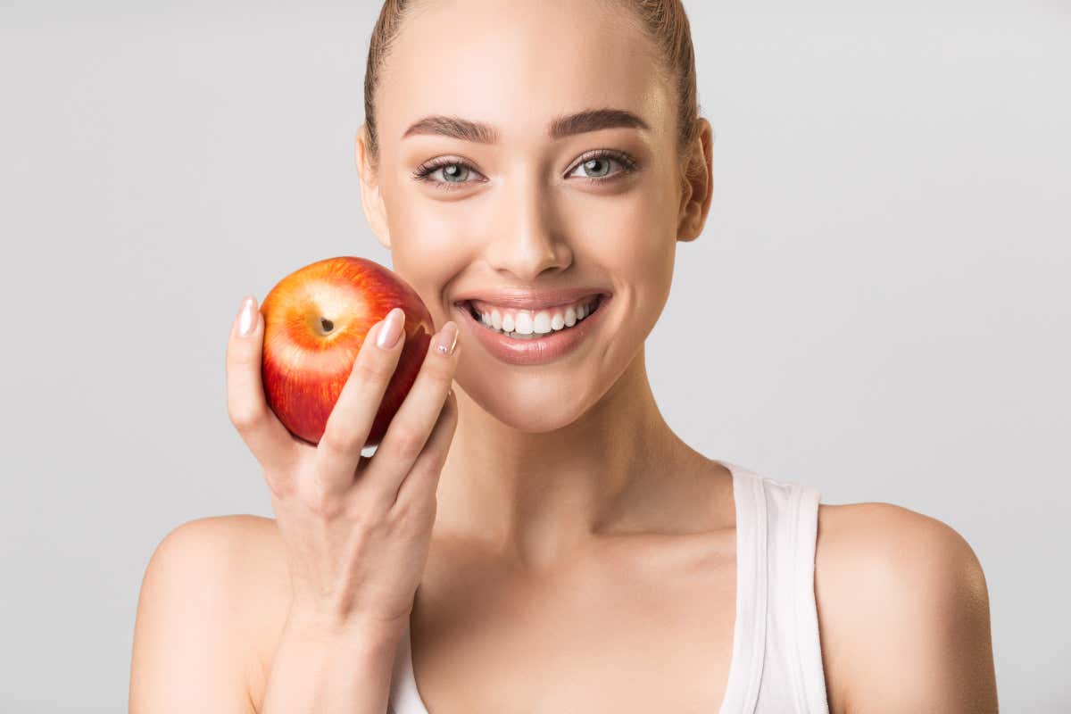 Denti più sani: ecco come l’alimentazione può cambiare il tuo sorriso Denti più sani: ecco come l’alimentazione può cambiare il tuo sorriso