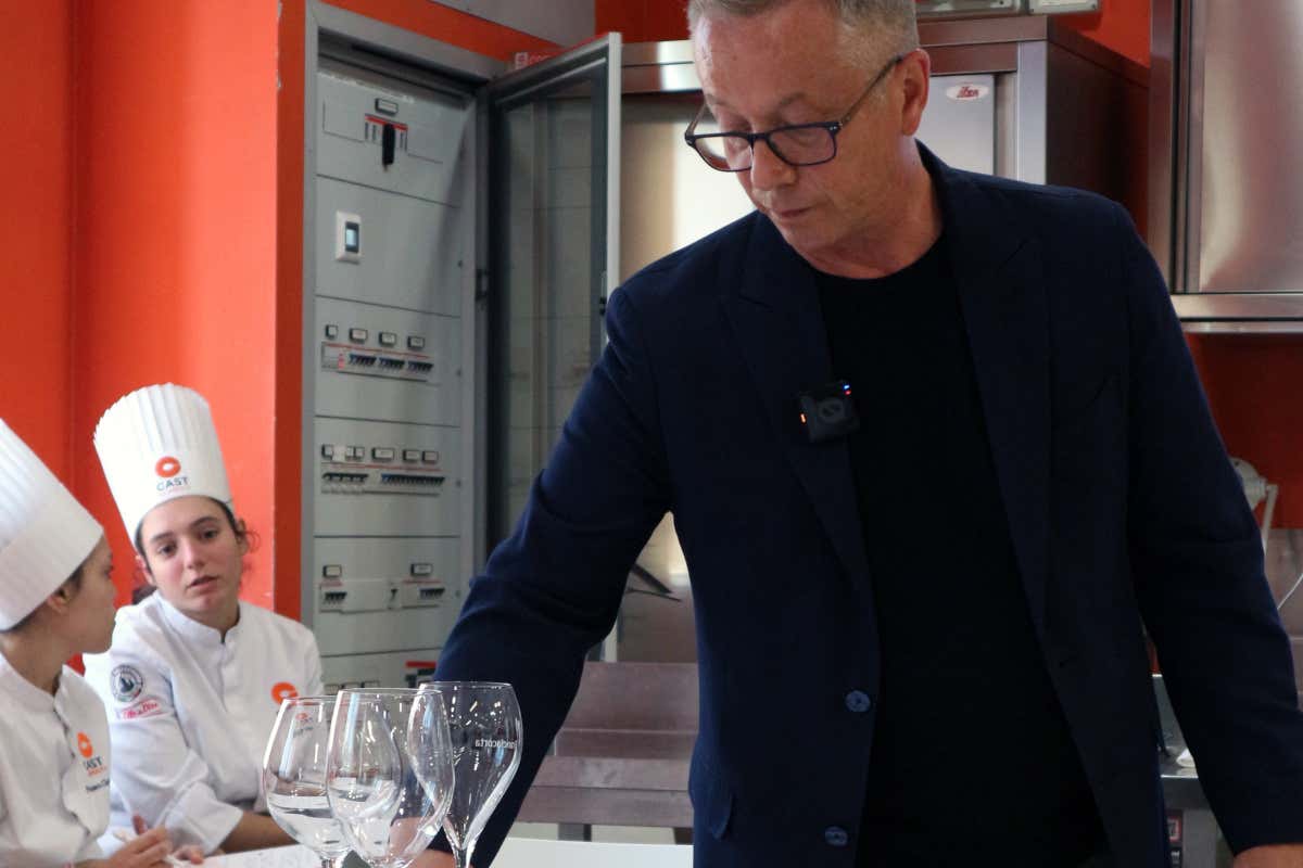 Dentro la crisi del personale: sei voci per capire perché la cucina italiana è allo stremo Dentro la crisi del personale: sei voci per capire perché la cucina italiana è allo stremo