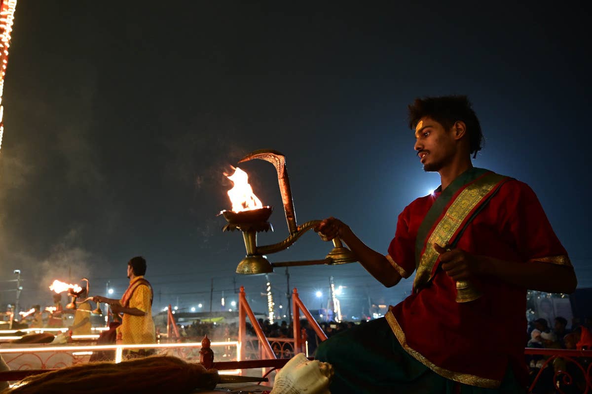 Prayagraj: il raduno in Indi dei 100 milioni di pellegrini, tra fede, fiumi e miracoli