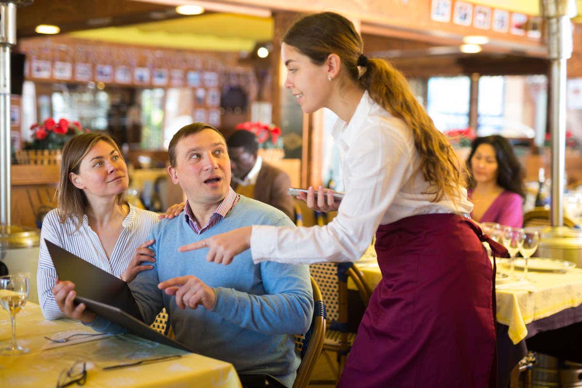 Il menu parla: la psicologia dei prezzi per aumentare i profitti al ristorante Il menu parla: la psicologia dei prezzi per aumentare i profitti al ristorante