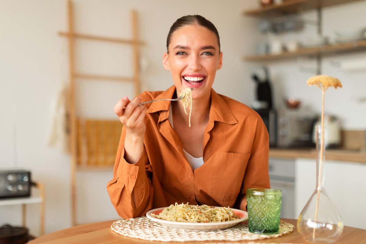 Denti più sani: ecco come l’alimentazione può cambiare il tuo sorriso Denti più sani: ecco come l’alimentazione può cambiare il tuo sorriso