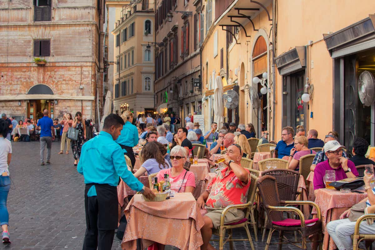 Ponti di Primavera 2025, gli italiani sognano già il mare