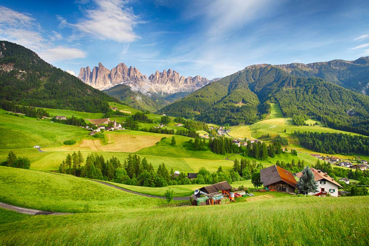 Val di Funes, dove trascorrere una vacanza green al cospetto delle Odle Val di Funes, dove trascorrere una vacanza green al cospetto delle Odle