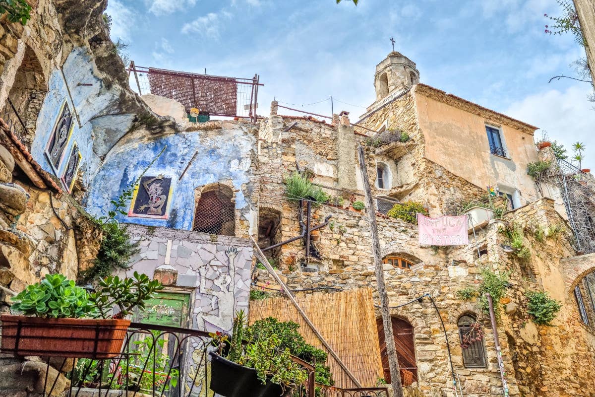 Alla scoperta dei borghi fantasma d'Italia: Craco il più popolare