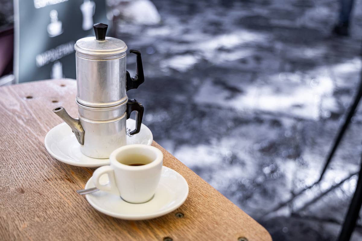 Caffè sospeso: il piccolo grande gesto di solidarietà che unisce il mondo