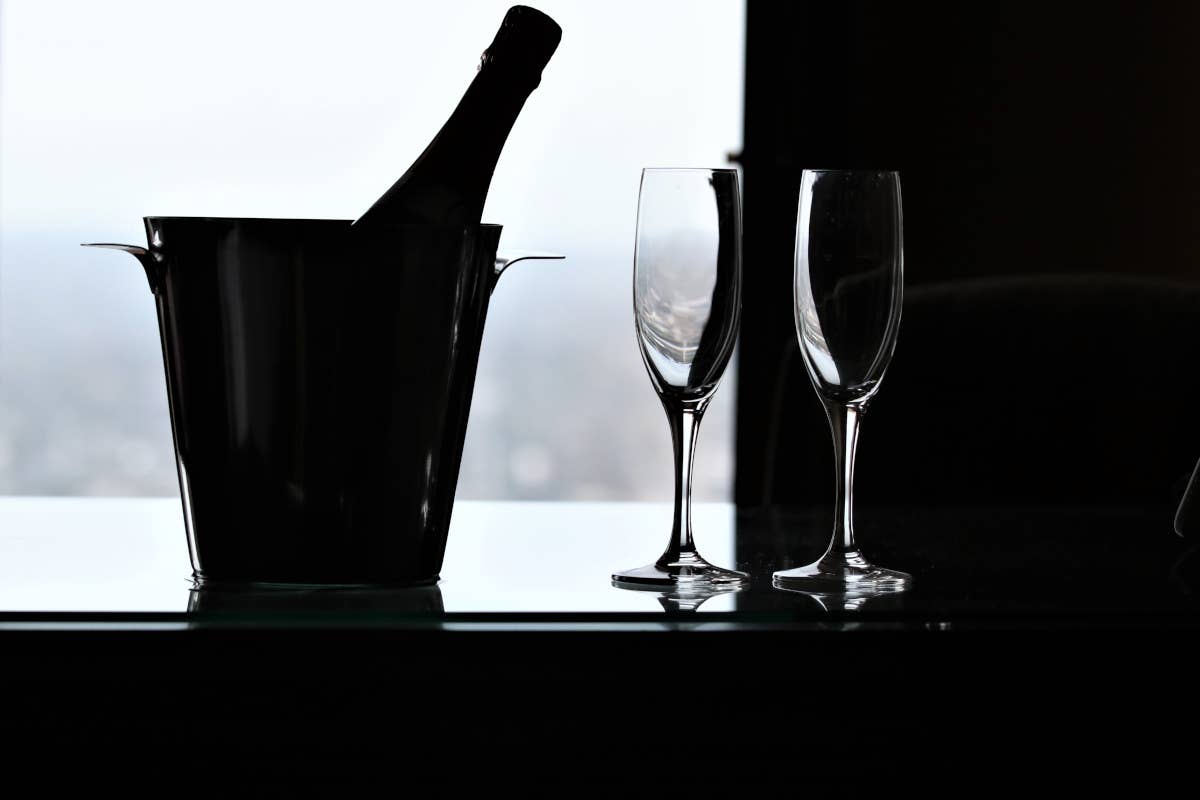 Anche lo Champagne è in calo: dagli Usa all'Asia, la crisi del vino è globale