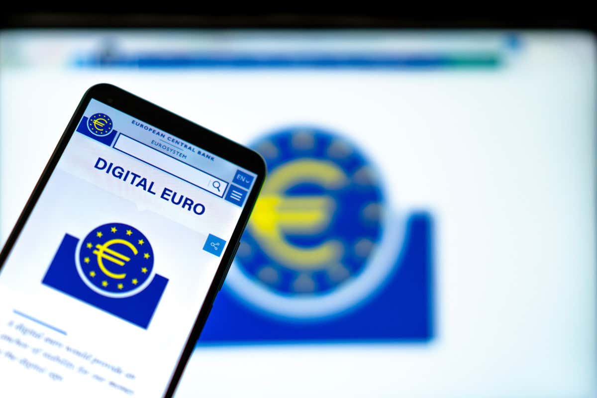 Euro digitale, moneta vera contro finanza virtuale: la partita si gioca nei bar