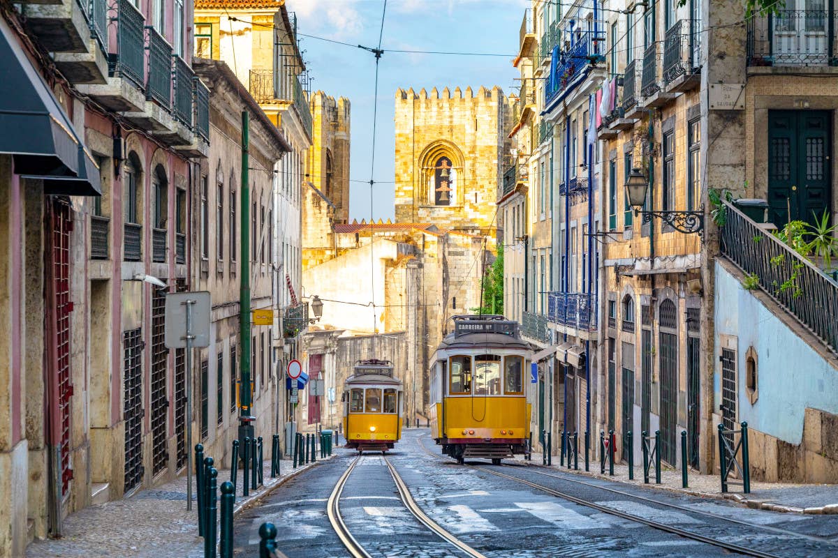 Scopri Lisbona a Natale: tradizioni, mercatini e fado da non perdere