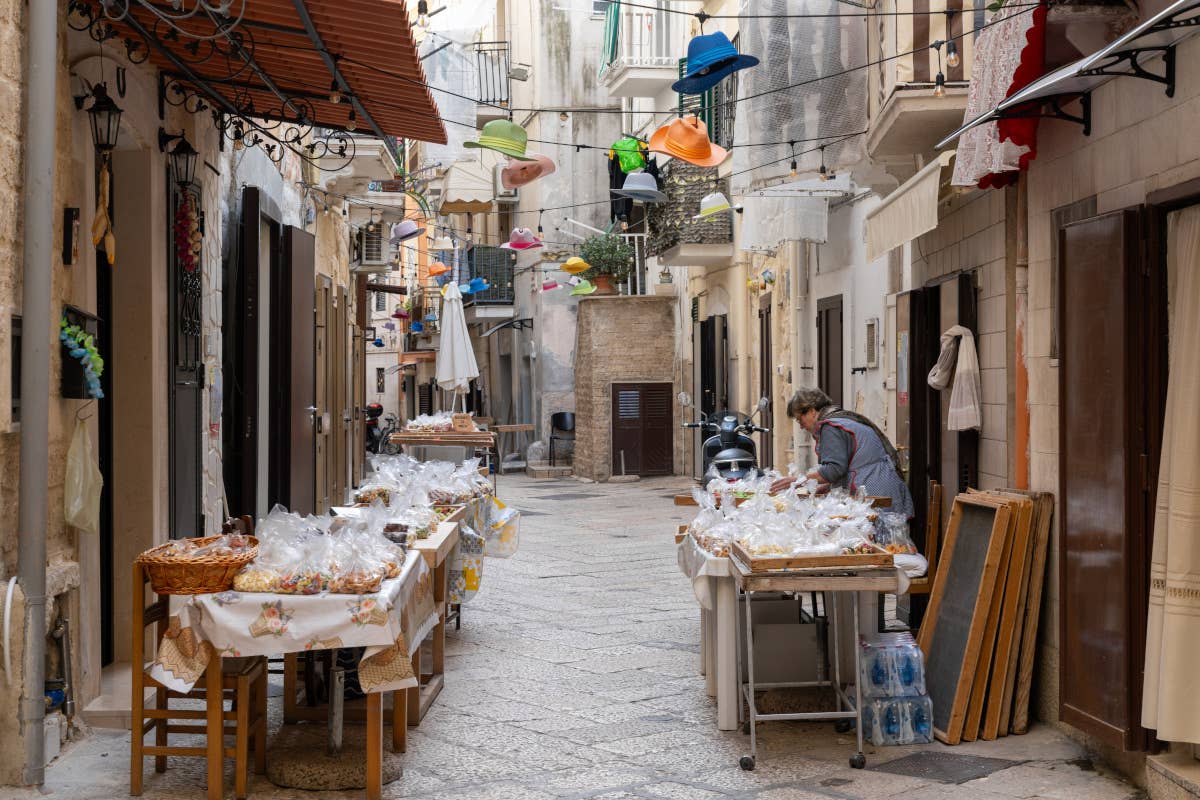 Bari Vecchia pastaie in protesta: stop alla preparazione delle orecchiette