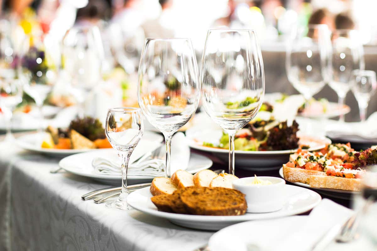 Pasqua: vince la tradizione, 8 italiani su 10 a casa, al ristorante spesi 400 milioni