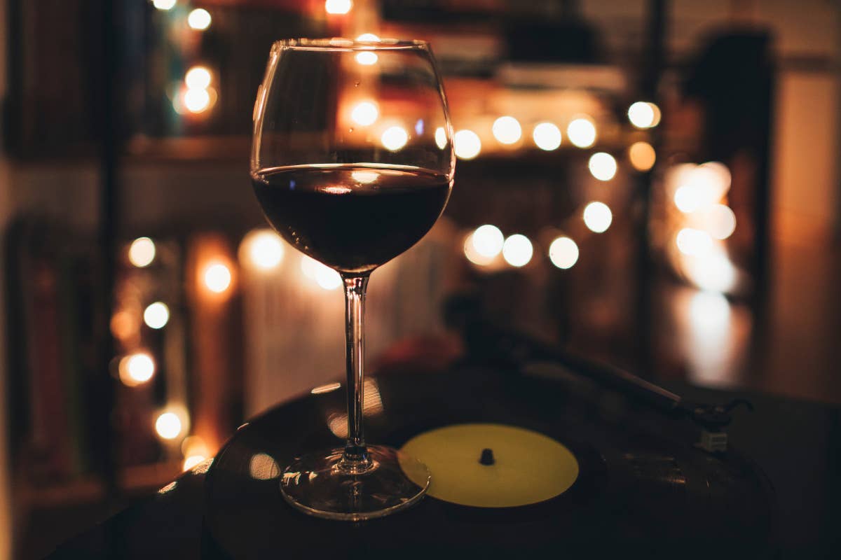 Sound Sommelier: l’arte di abbinare vino e musica per un’esperienza multisensoriale